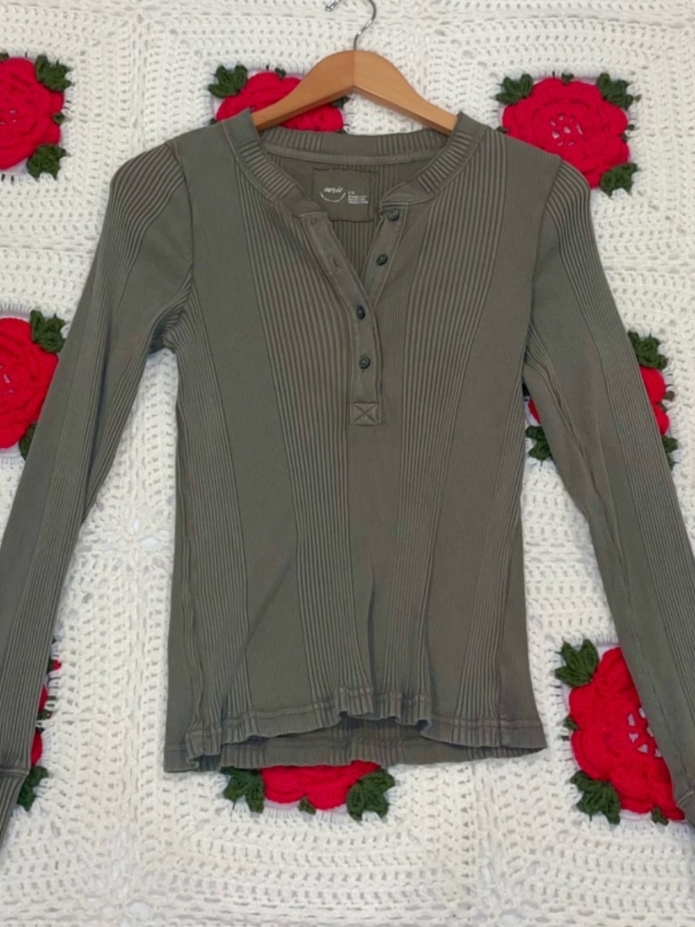 Aerie Olive Ribbed Pattern Henley Lounge Tee Thermal Size Large